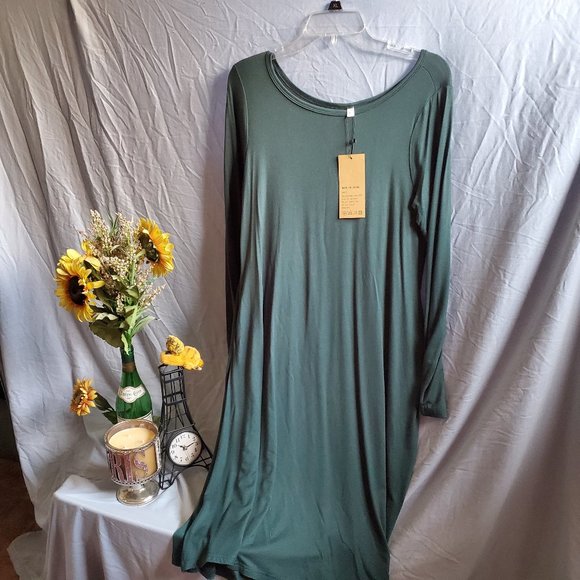 Dresses & Skirts - Slinky Green rayon dress long sleeve